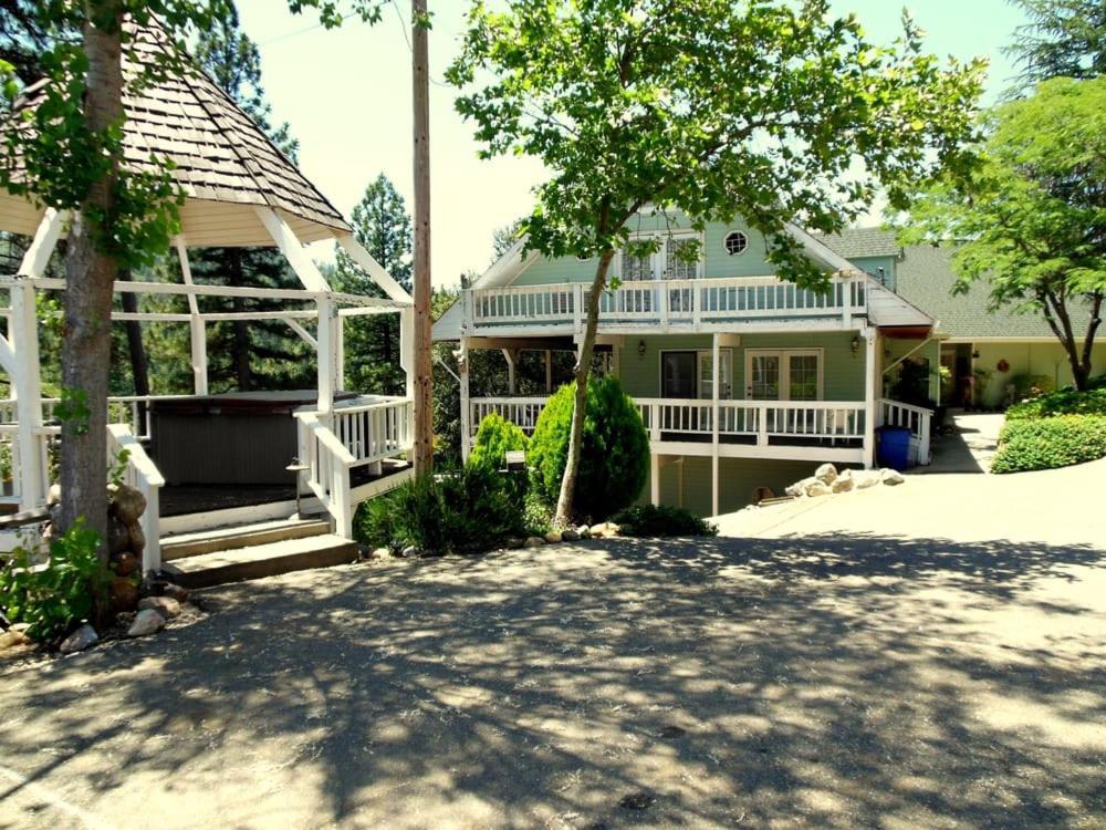 Berkshire Inn Groveland Exterior photo